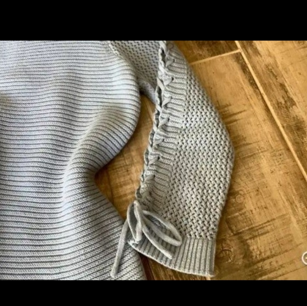 Calvin Klein Sweater - Picture 2 of 4